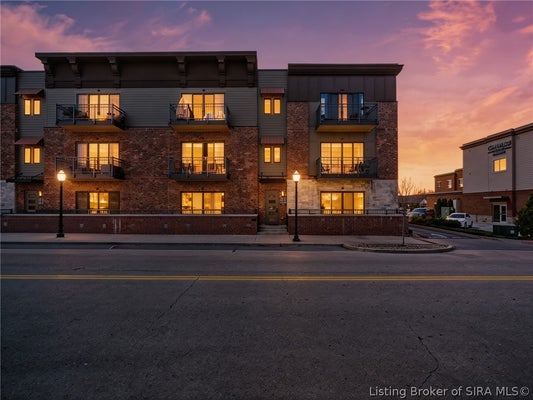 218 MULBERRY ST, JEFFERSONVILLE, IN 47130 - Image d21d43d1e447ff2b5b94fa1a6b60b5d4/3324320719