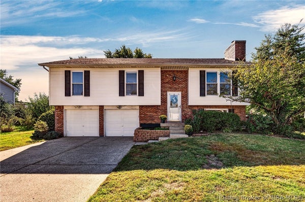 4609 CRESCENT AVE, JEFFERSONVILLE, IN 47130 - Image d94cbd9b060945d02f021c19ce1ad793/166413686
