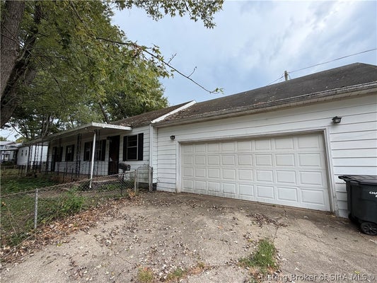 323 HAMPTON CT, CHARLESTOWN, IN 47111 - Image ded33520fee1f7f7b707eea9fcf7c75b/192025751