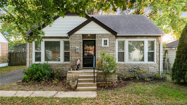 412 BRIGHTON AVE, JEFFERSONVILLE, IN 47130 - Image e83dac127f88d421e1dbb2bd5f727a75/1212610344