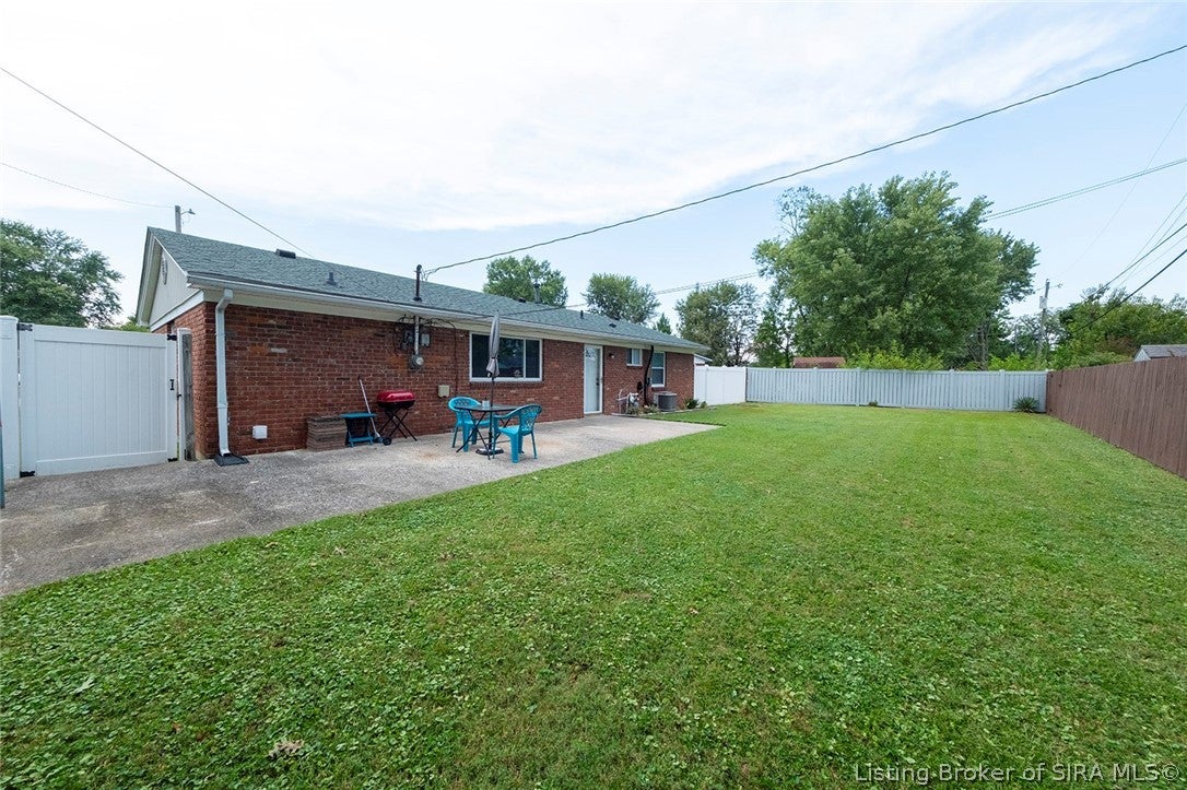 1022 Hazelwood Court - Photo 4
