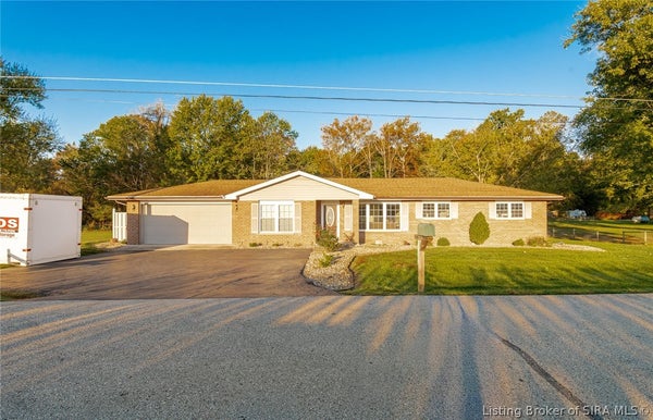 2898 S JIMTOWN LN, SCOTTSBURG, IN 47170 - Image f1066edee9d66e362ea9c49091929b5a/4100737511