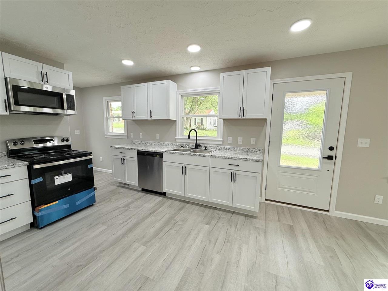 209 Russell Avenue - Photo 3