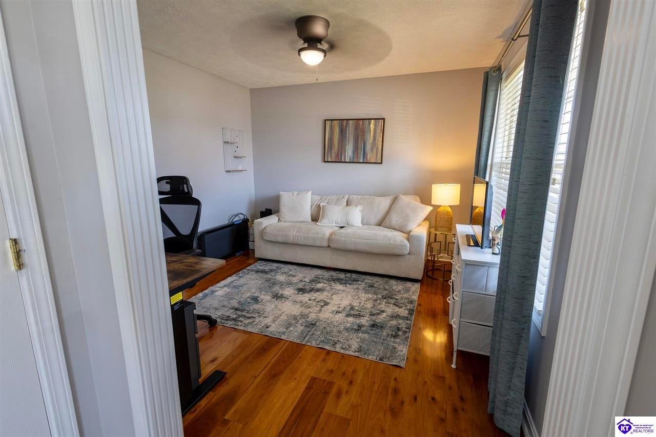 127 Longsdale Court