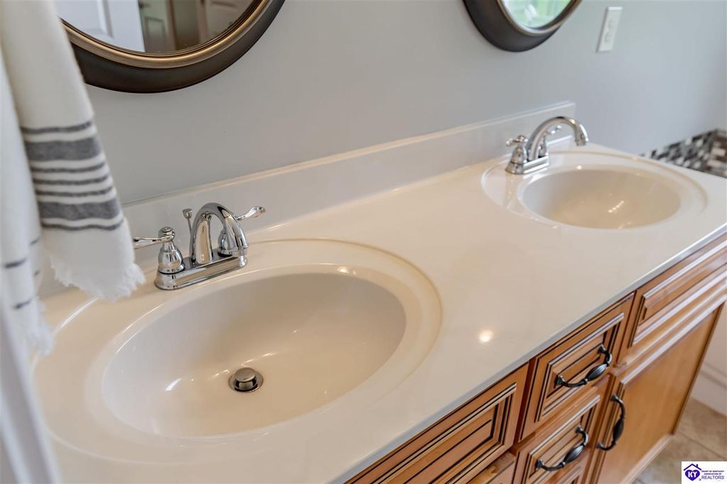 447 Beasley Boulevard, Elizabethtown, KY 42701 MLS HK24001740