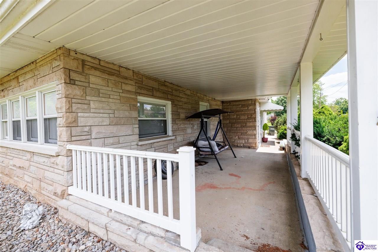 828 W Elm Road