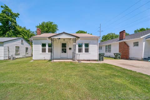 Photo of 2406 Court ST, Muskogee, OK 74401 (MLS # 2616756)