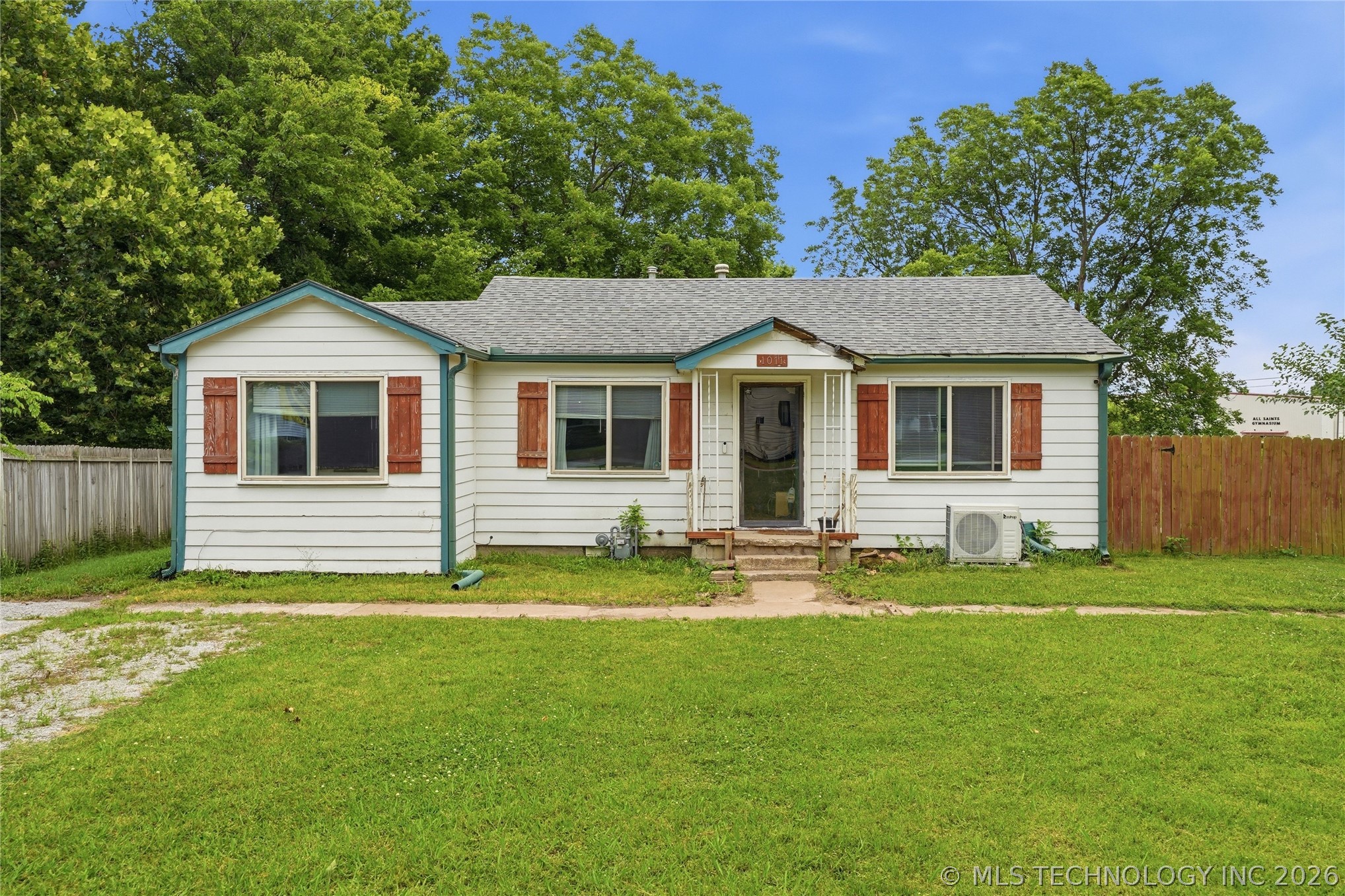Photo 1 of 31 — 1011 Wesley Drive, Broken Arrow, OK 74012
