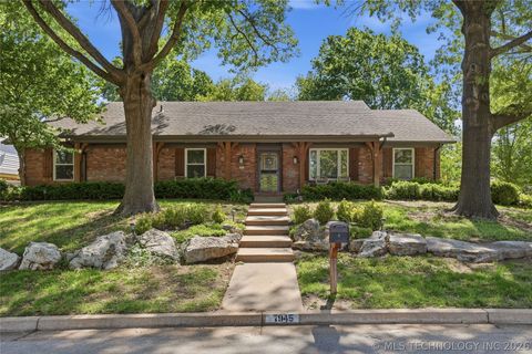 Photo of 7945 S Florence Avenue, Tulsa, OK 74136 (MLS # 2616737)