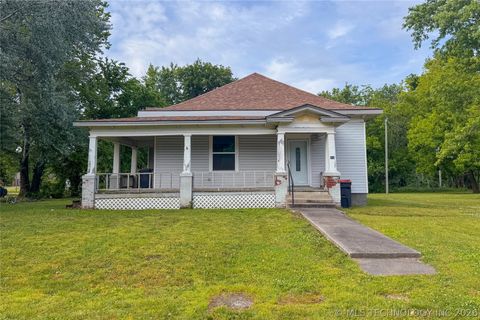Photo of 414 W 7th Street, Chelsea, OK 74016 (MLS # 2616624)