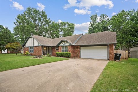 Photo of 205 W Baton Rouge Street, Broken Arrow, OK 74011 (MLS # 2618525)