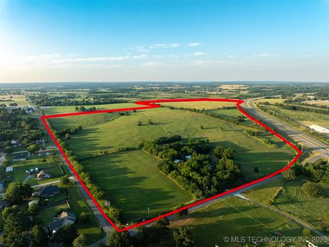 Photo of 17022 W Grandview Road, Tahlequah, OK 74464 (MLS # 2530318)