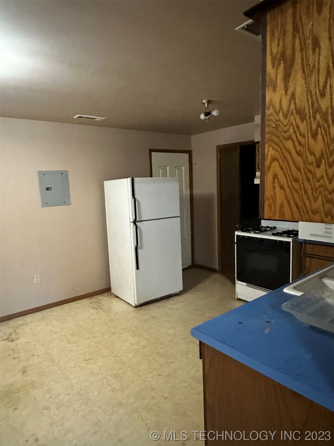 Photo 3 of 18 of 3912 Del Road house