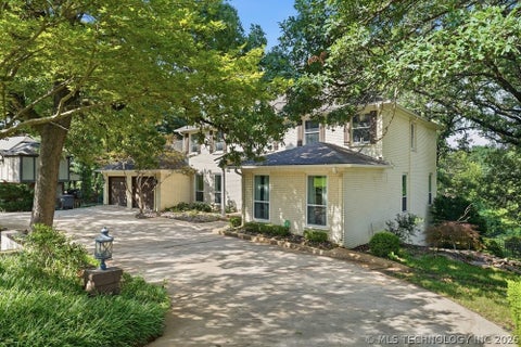 Photo of 10654 S 66th EastAvenue, Tulsa, OK 74133 (MLS # 2624669)