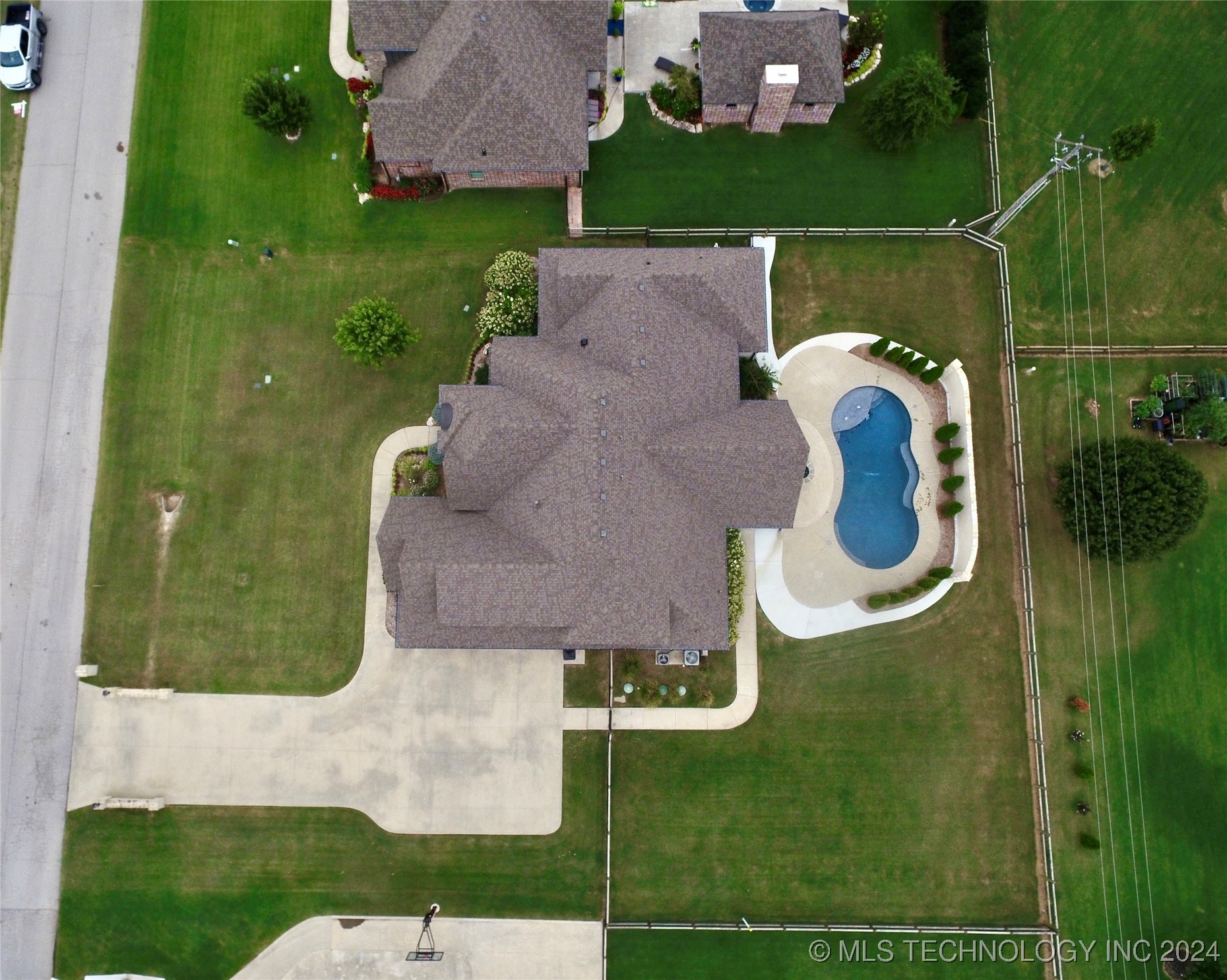 Photo 6 of 78 of 19628 E 69th Street N house