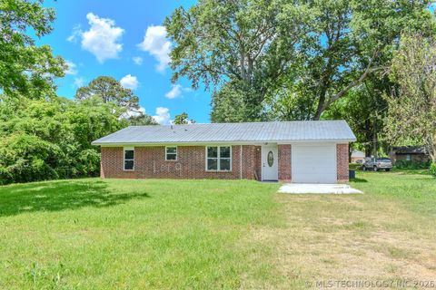 Photo of 801 SE 6th Street, Antlers, OK 74523 (MLS # 2617040)