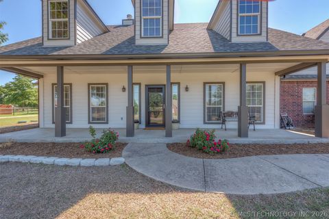 Photo of 12457 N 165th EastAvenue, Collinsville, OK 74021 (MLS # 2617289)
