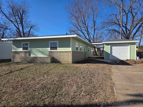 Photo of 117 Mockingbird Lane, Bartlesville, OK 74003 (MLS # 2603007)