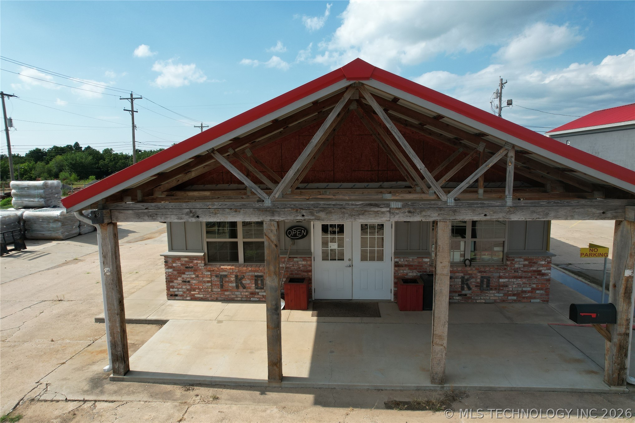 Photo 1 of 25 — 302 E Main Street, Cushing, OK 74023