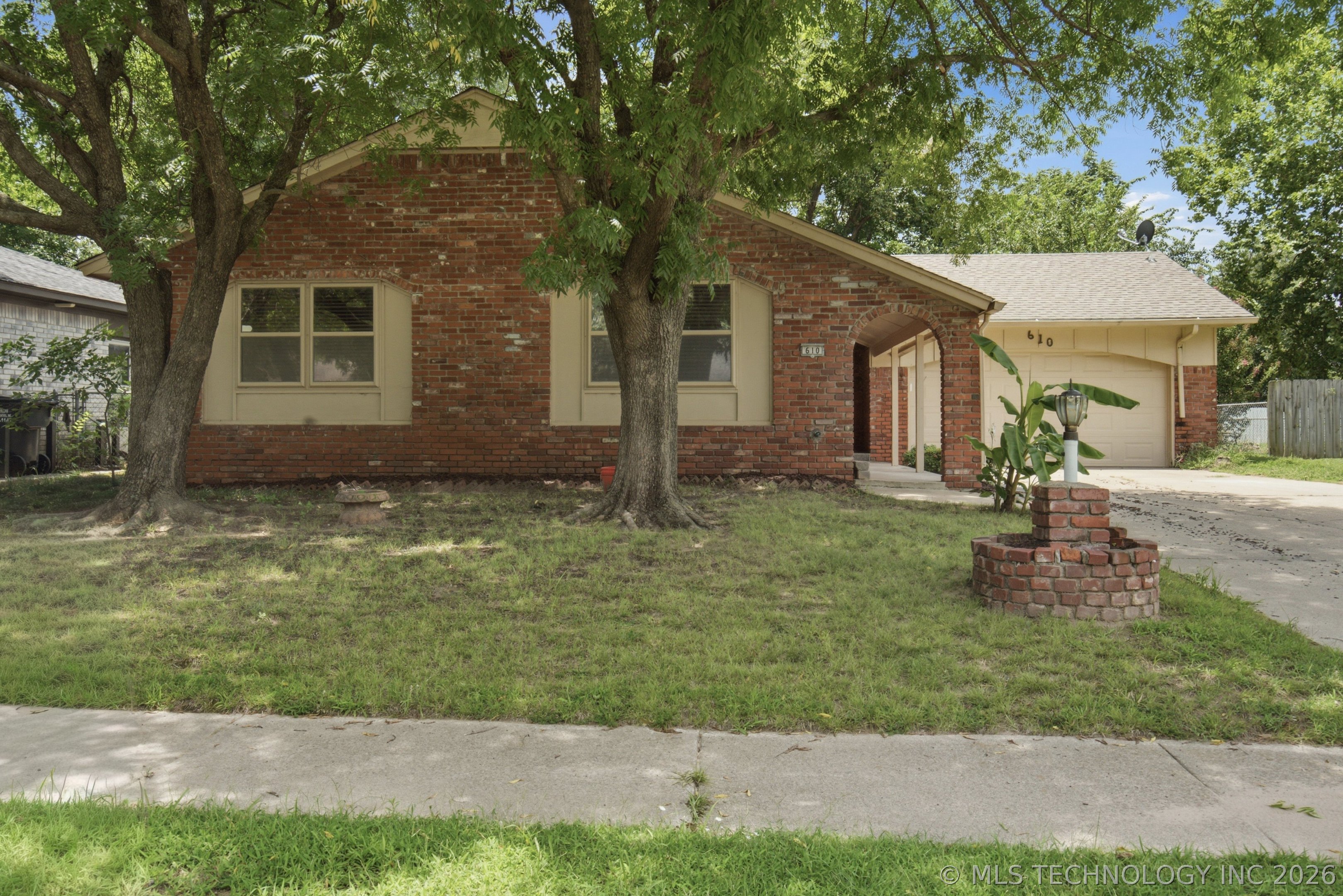 Photo 1 of 30 — 610 N Cedar Street, Jenks, OK 74037