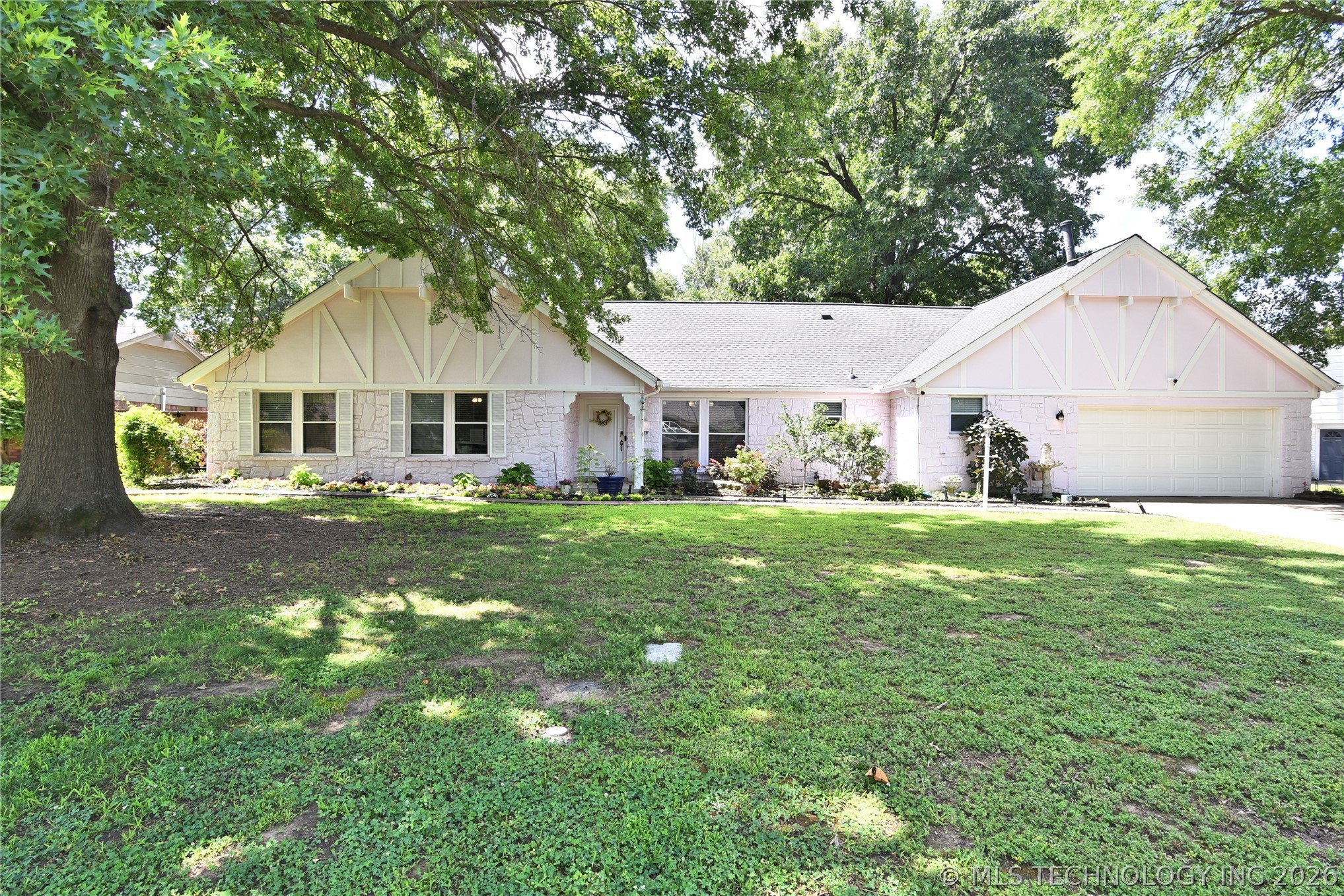 Photo 1 of 25 — 1209 Oakwood Drive, Broken Arrow, OK 74011