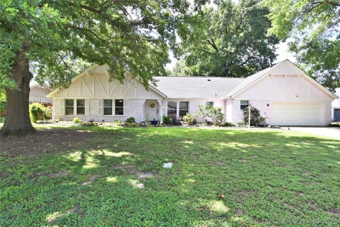 Photo of 1209 Oakwood Drive, Broken Arrow, OK 74011 (MLS # 2622223)