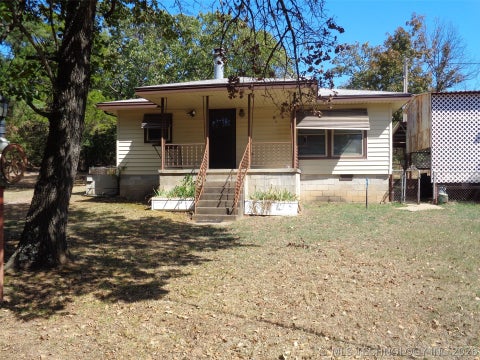 Photo of 211 Oak Avenue, Stigler, OK 74462 (MLS # 2622809)
