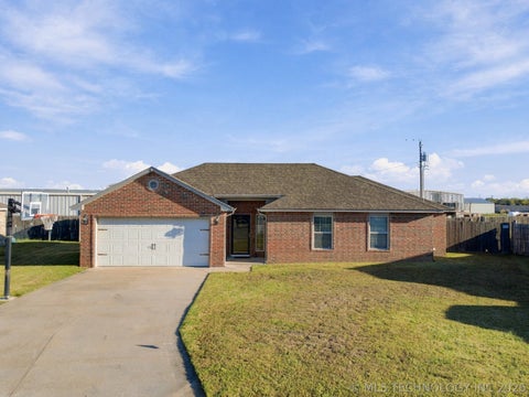 Photo of 205 W Dillon Drive, Kiefer, OK 74041 (MLS # 2637554)