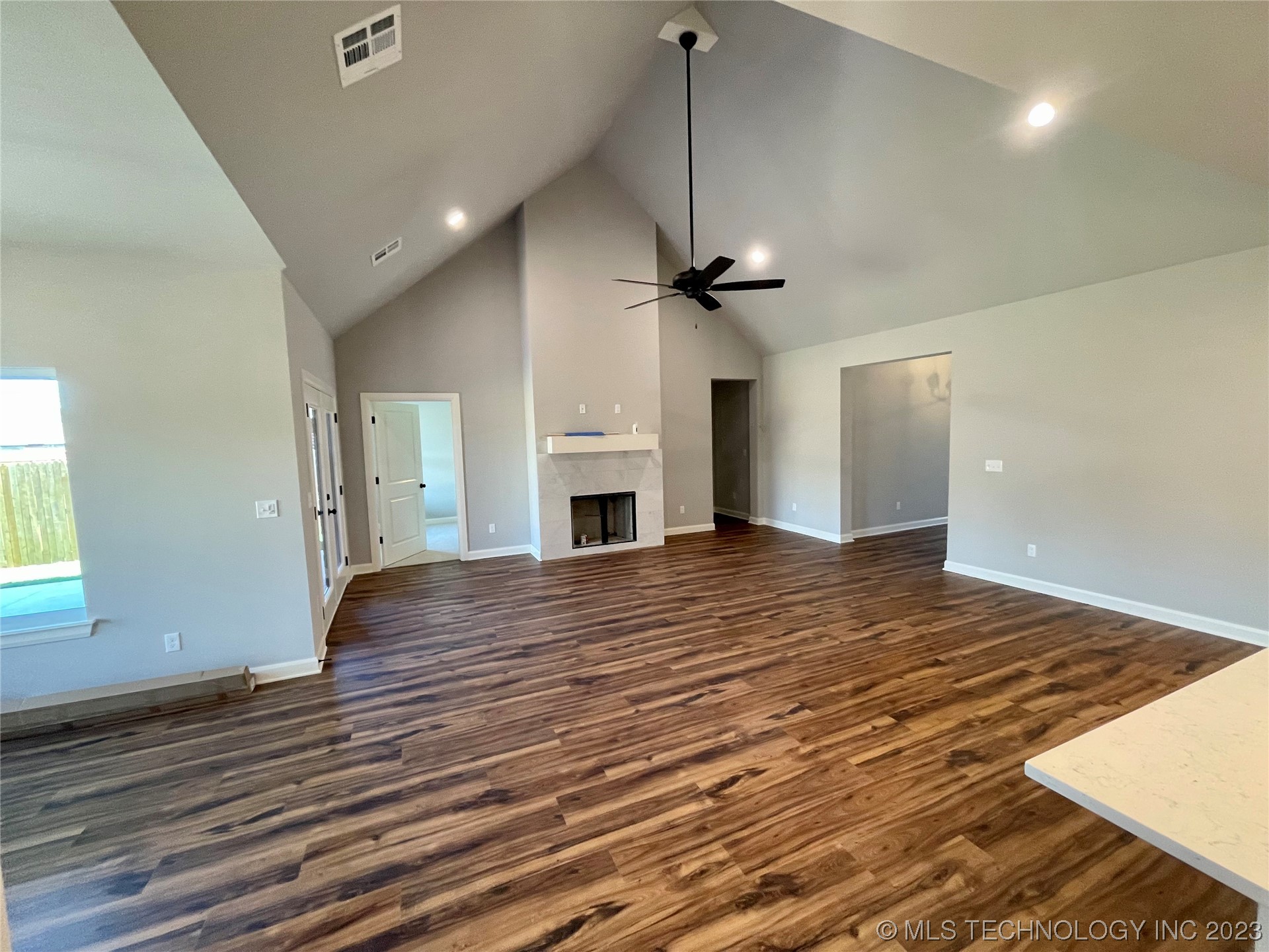 Photo 5 of 18 of 6959 E 154th Place S house