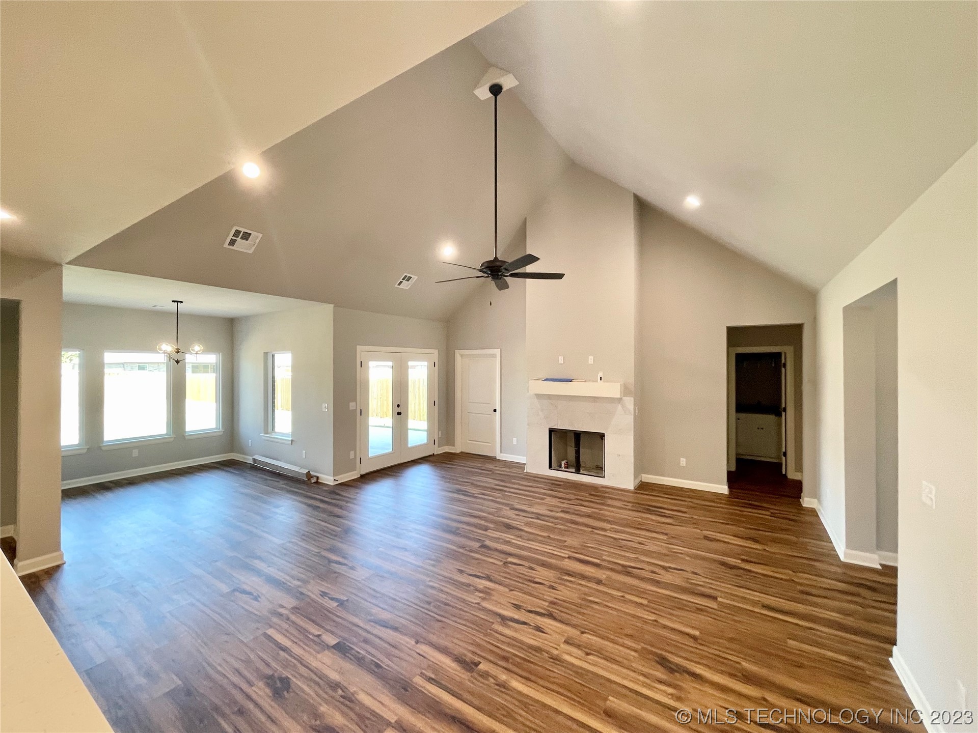 Photo 4 of 18 of 6959 E 154th Place S house