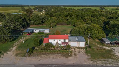 5472 S Highway 377 Kingston OK 73439