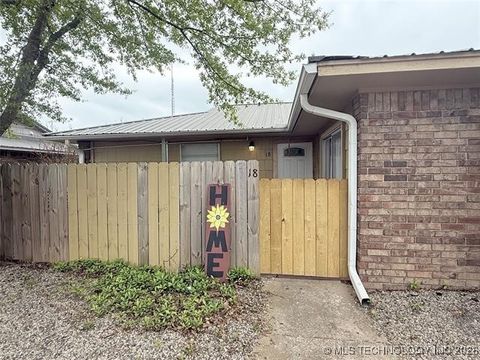 Photo of 101 Doris Drive #18, Sallisaw, OK 74955 (MLS # 2601171)