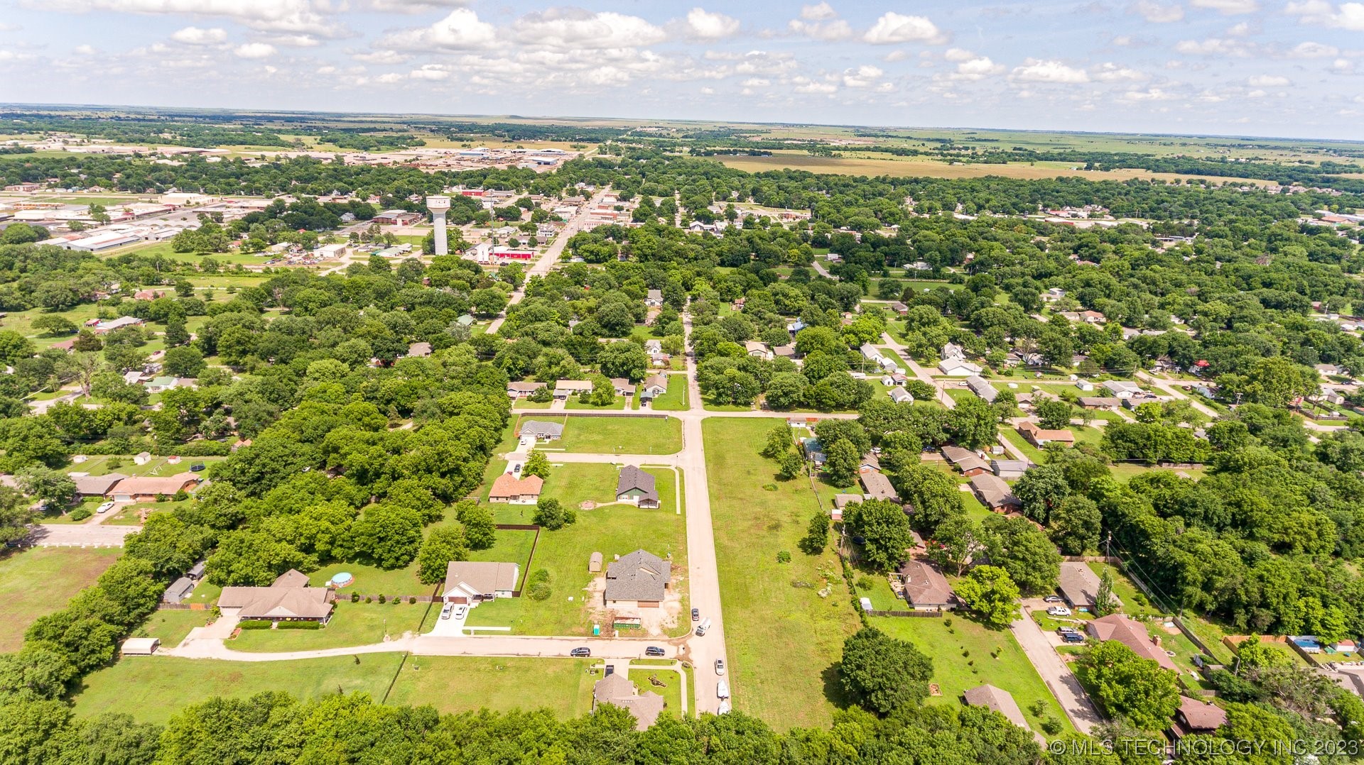Photo 9 of 14 of 705 Sooner Place land