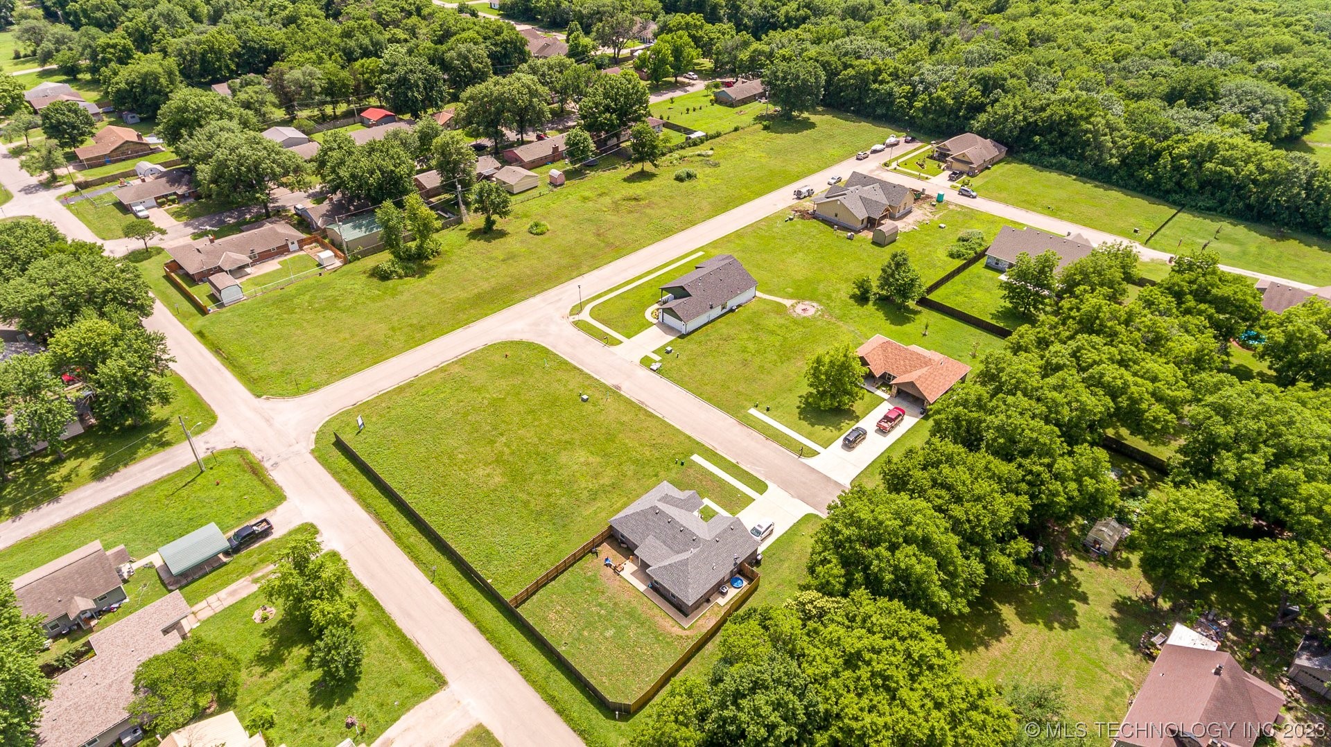 Photo 6 of 14 of 705 Sooner Place land