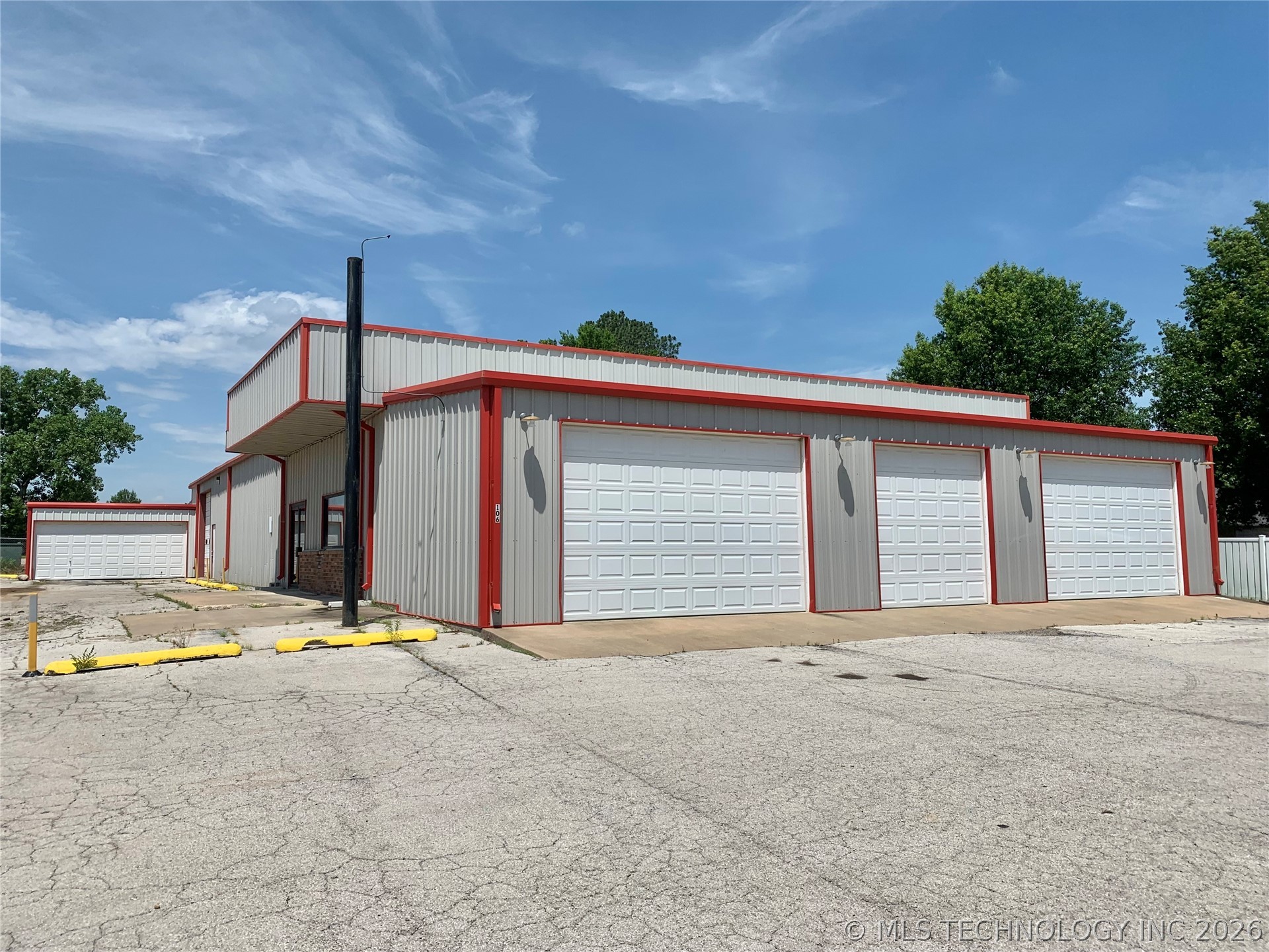 7200 Sq Ft enclosed