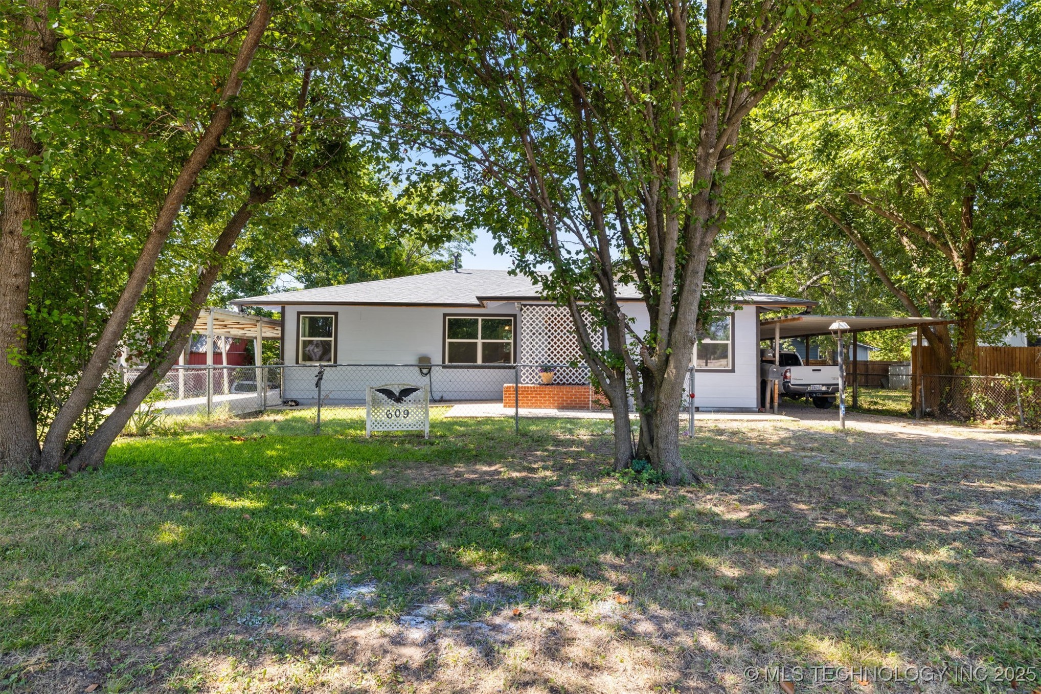 609 W Burney