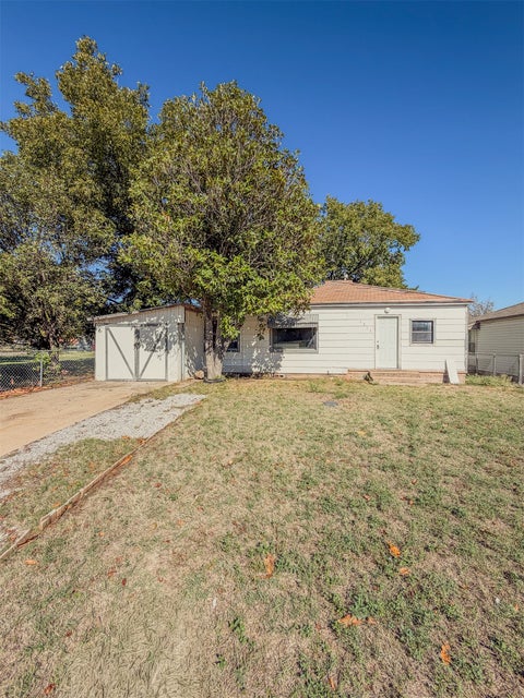 Photo of 1213 SW F AVE, Lawton, OK 73501 (MLS # 2638229)