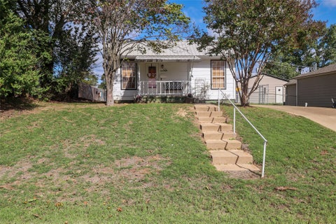 Photo of 424 Rock Avenue, Eufaula, OK 74432 (MLS # 2637796)