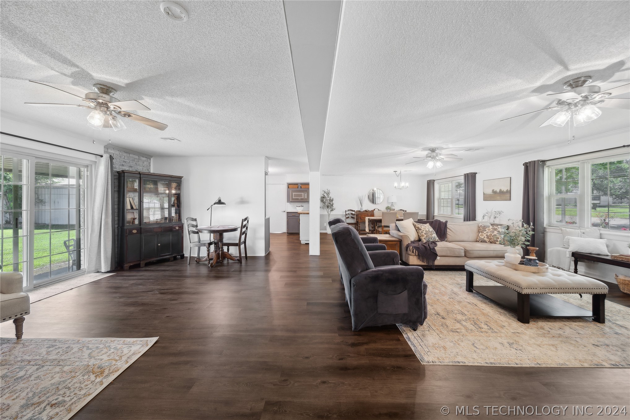 Photo 5 of 41 of 212 E Ozark Street house