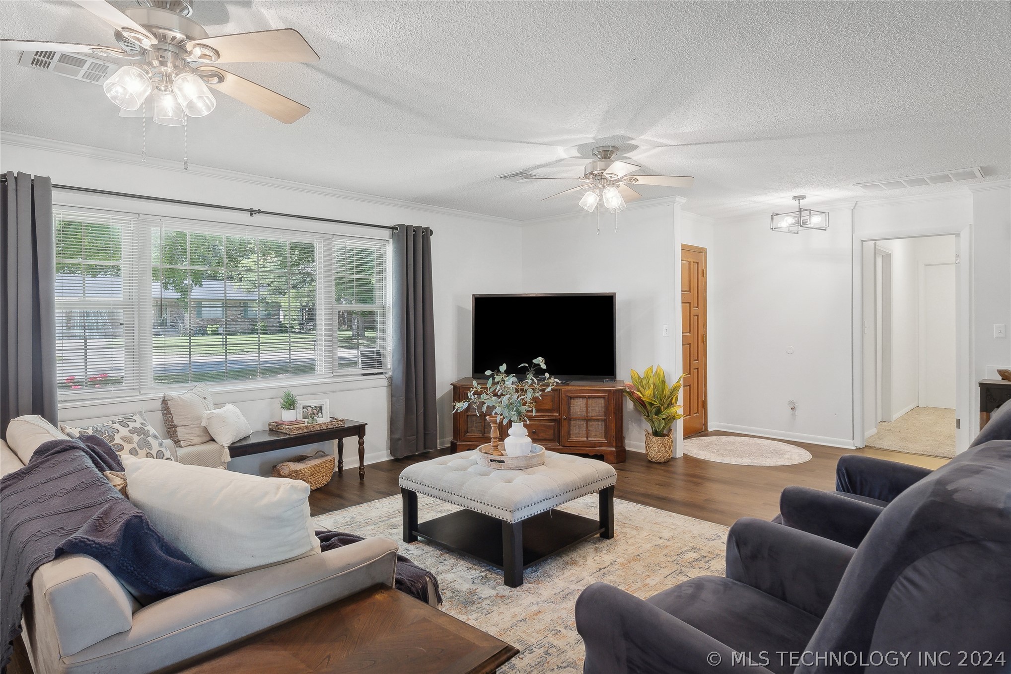 Photo 7 of 41 of 212 E Ozark Street house