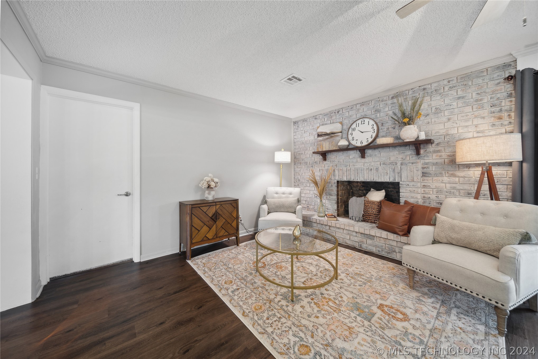Photo 9 of 41 of 212 E Ozark Street house