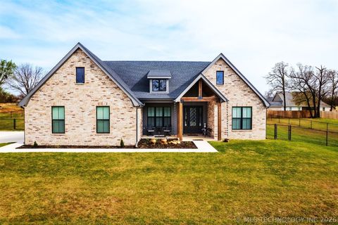 Photo of 16860 W Sierra, Tahlequah, OK 74464 (MLS # 2613645)