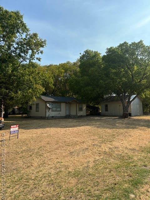 Photo of 301 Pine Street, Marietta, OK 73448 (MLS # 2631565)