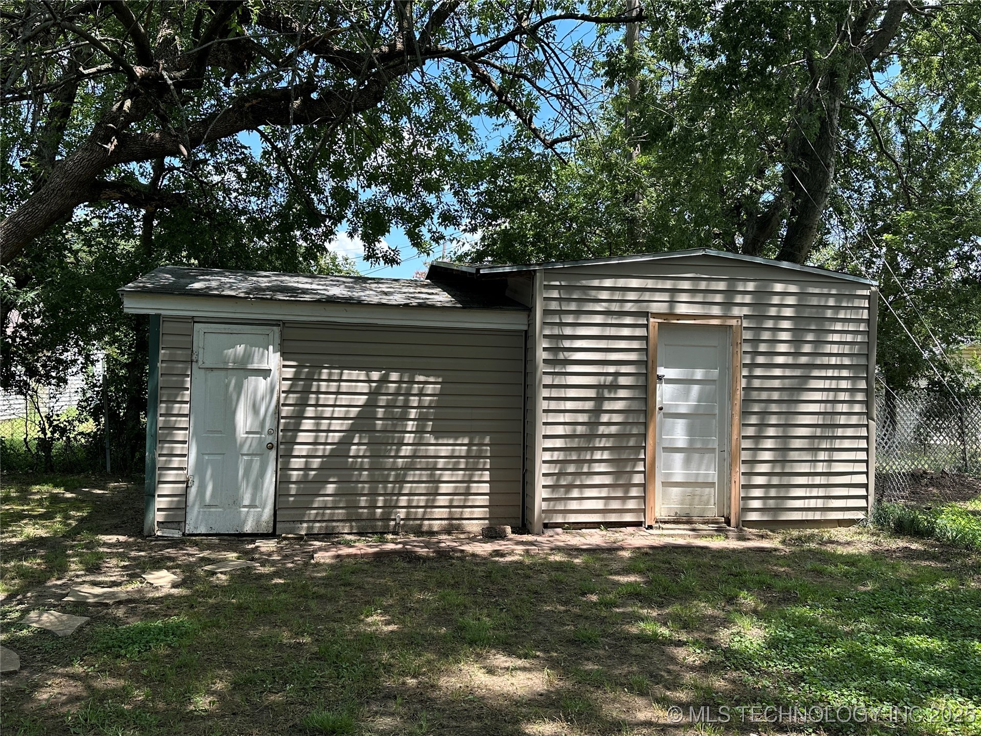 1220 Hargrove