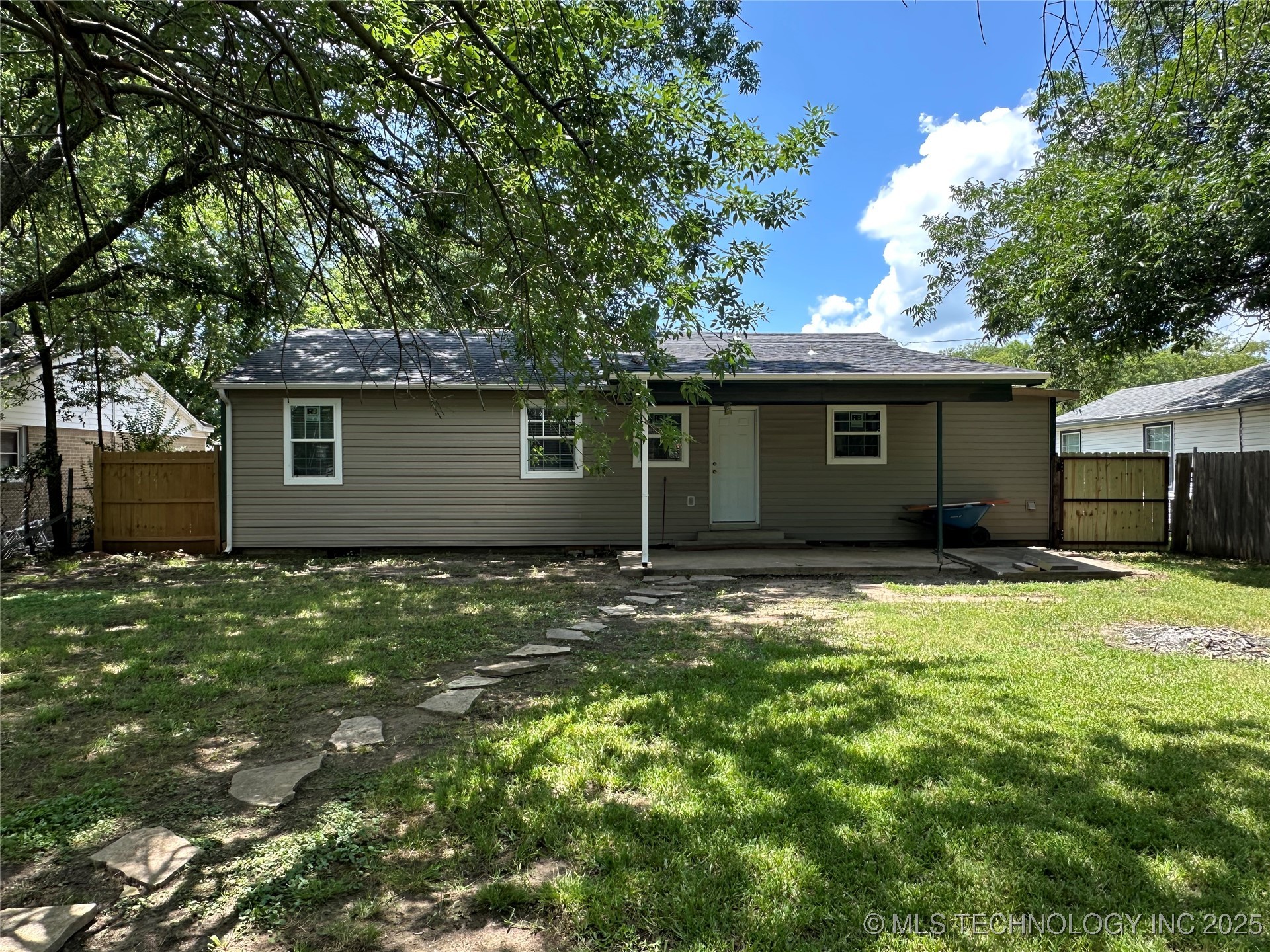 1220 Hargrove