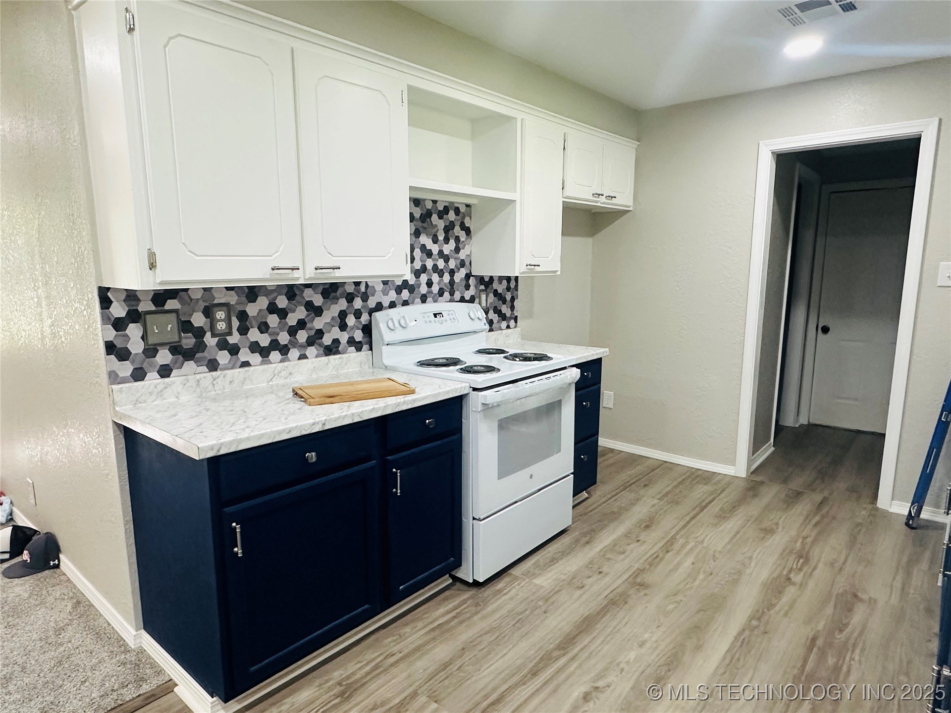 1220 Hargrove