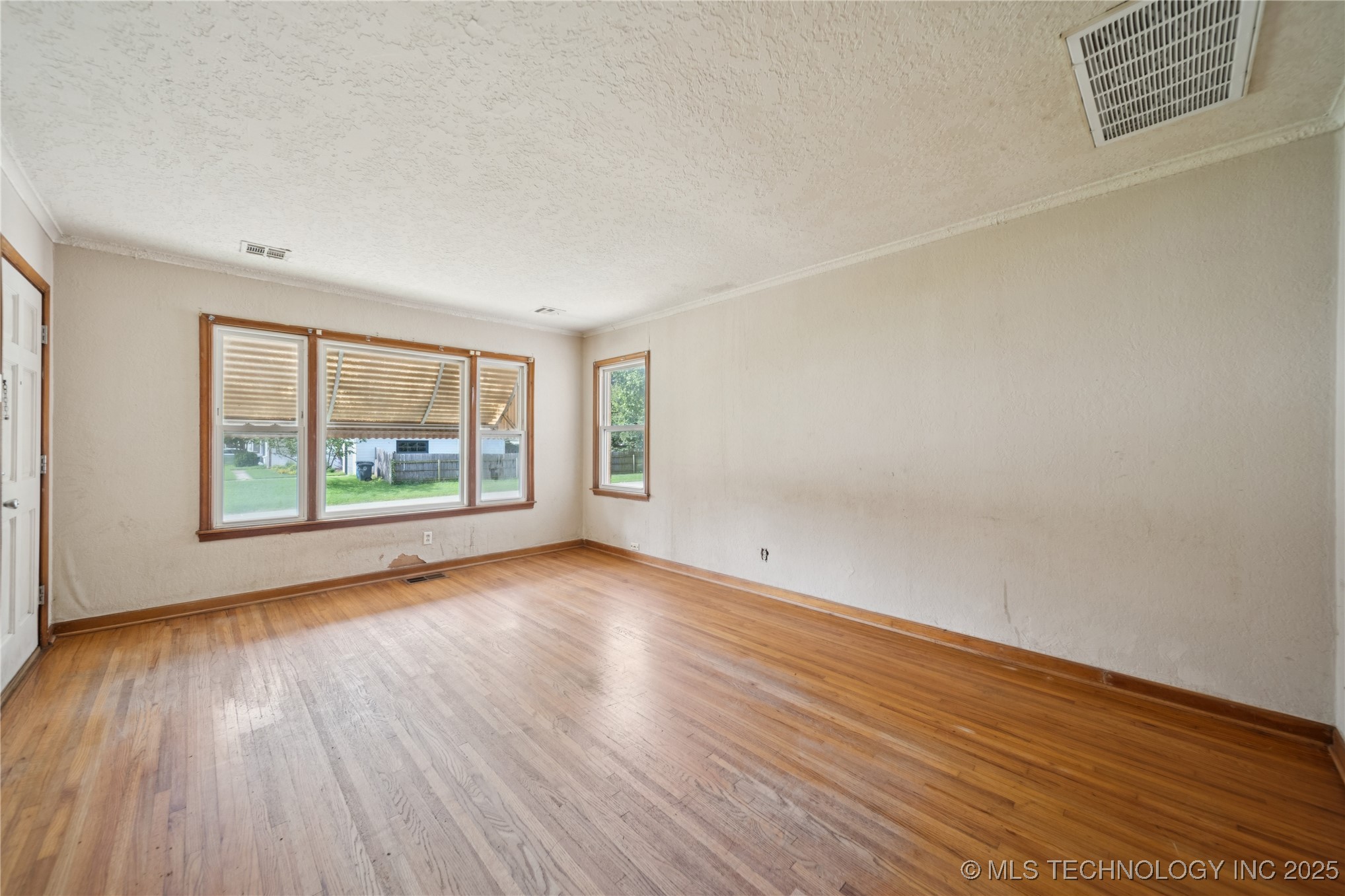 1017 E 49th Street E