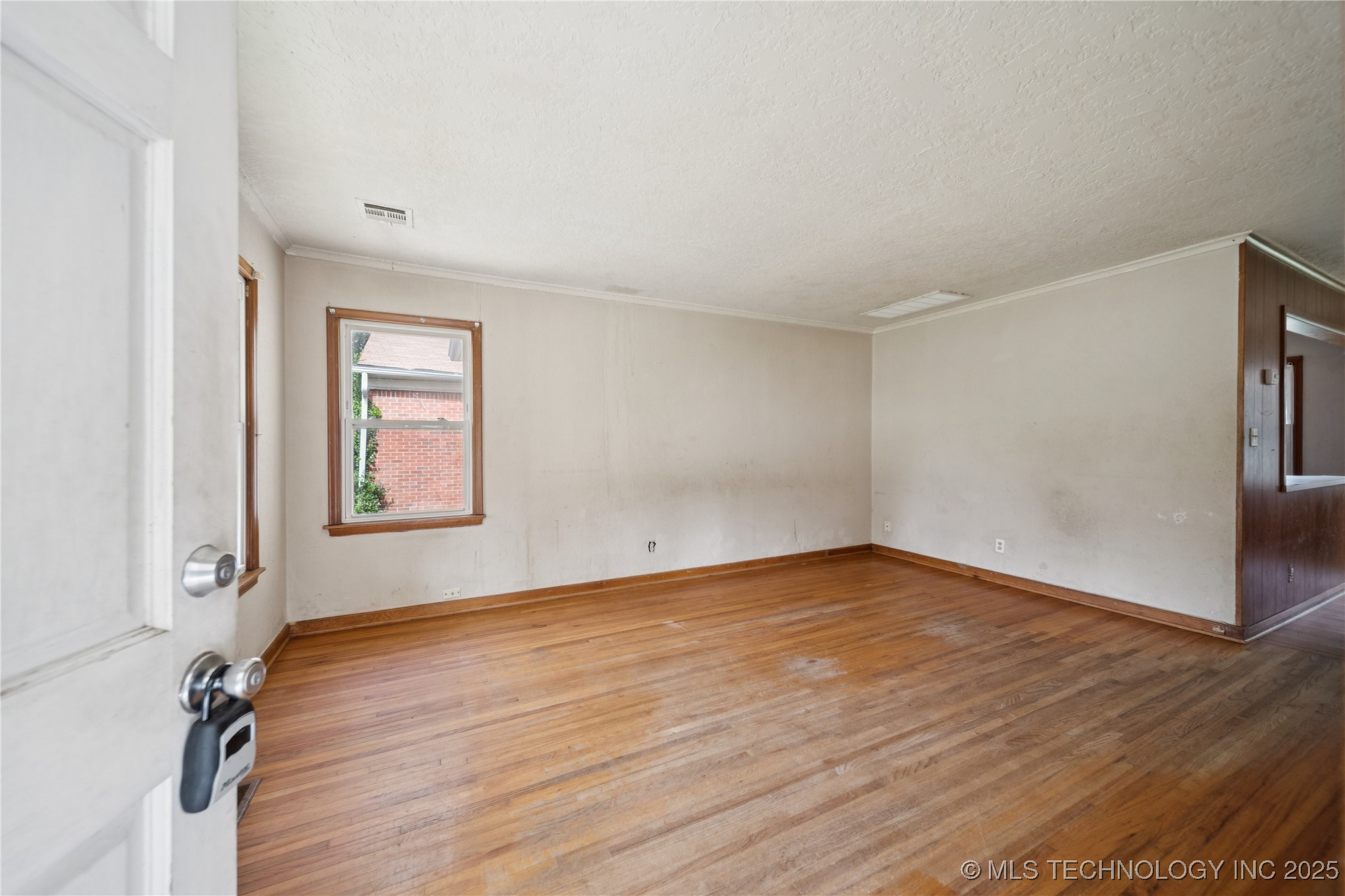1017 E 49th Street E