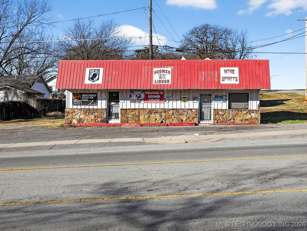 Photo 1 of 18 — 100 W 1st, Heavener, OK 74937