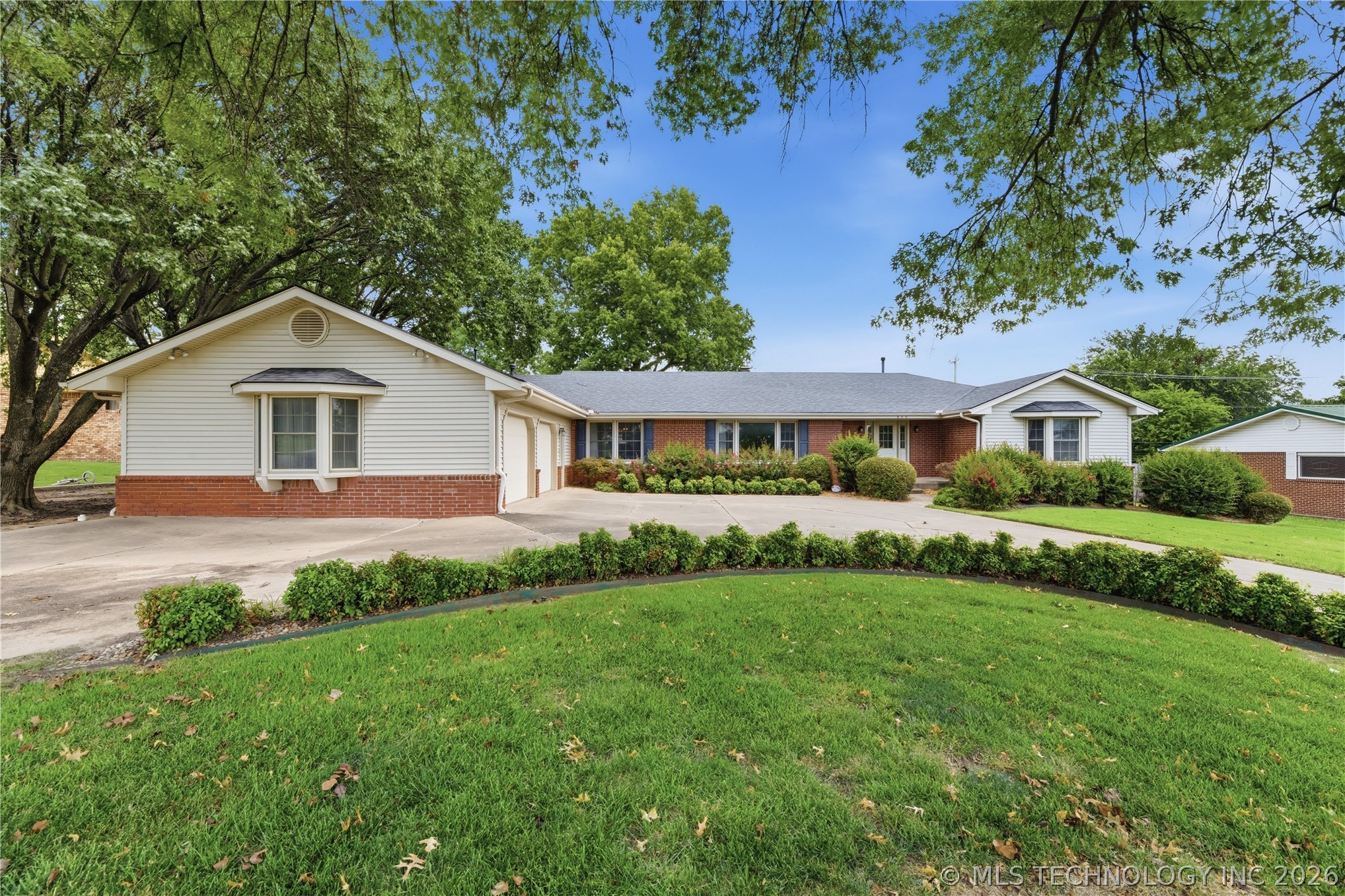 Photo 1 of 30 — 820 W Davis Drive, Nowata, OK 74048